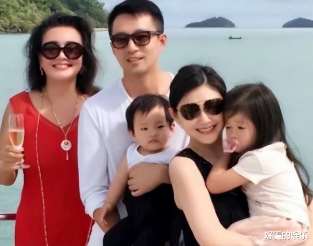 大S|曝大S看前婆婆直播,张兰称呼她“S姐姐”,网友:无实物表演?