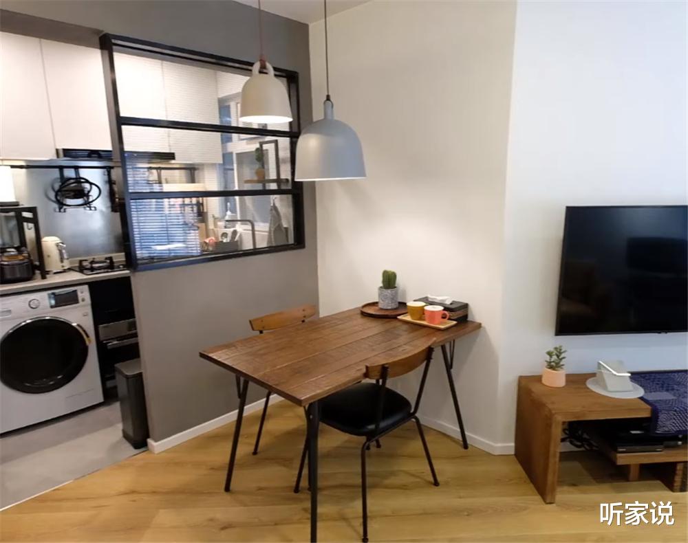 香港小夫妻买下36㎡蜗居,利用“钻石房”做斜客厅,两人住太爽了