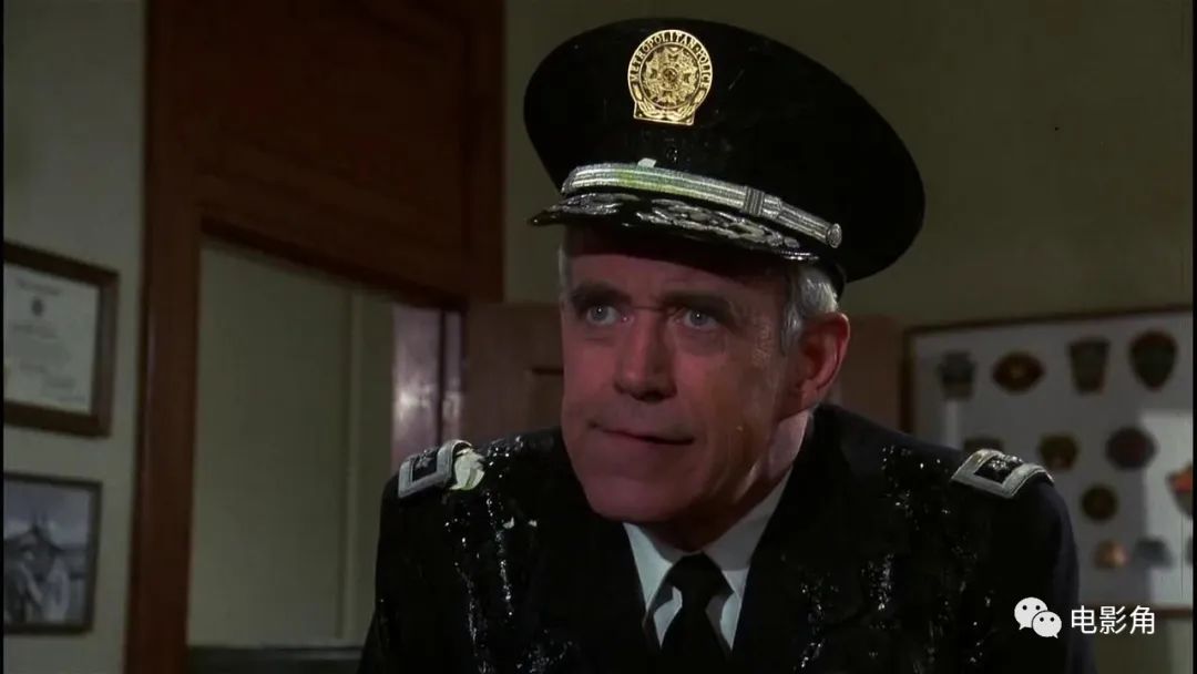 警察学校|《警察学校》演员乔治·R·罗伯逊去世，享年89岁