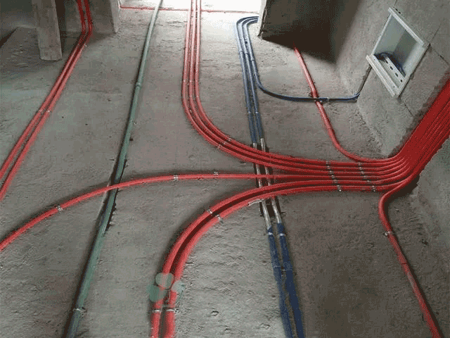 家装水电究竟走顶好还是走地好?各有什么优势哪种最省钱