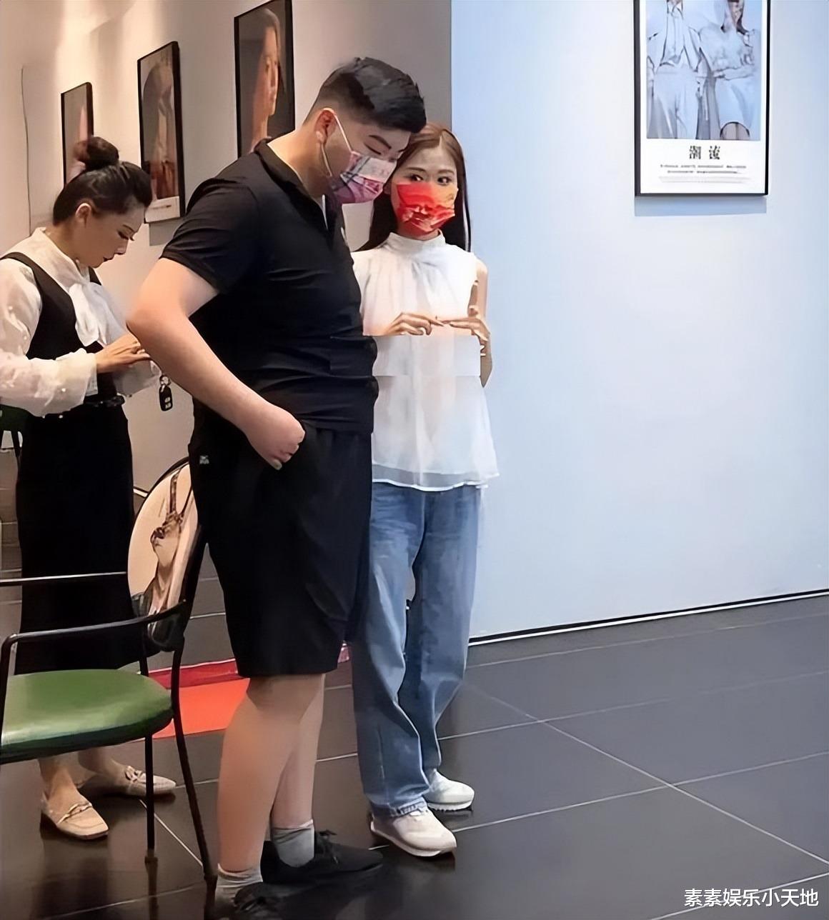 朱之文|大衣哥一脸愁容,陈萌被质疑是假怀孕,朱小伟也曾到医院做检查