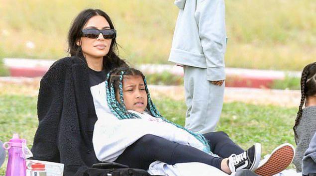 金·卡戴珊|41岁卡戴珊又瘦了，最新时尚大片好飒！极致双唇迷人，气场全开