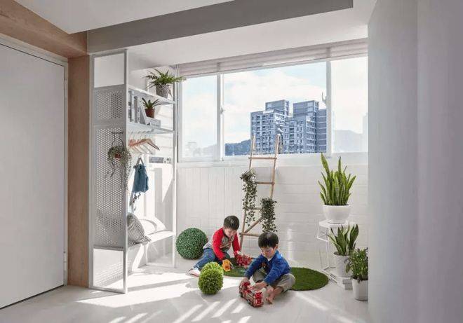 朋友家封阳台居然花了2W块,工人:物业的锅!要求用断桥铝!