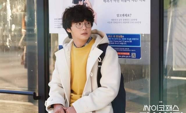 宋江|昔日少女大肿脸变猪刚鬣，韩国是空气中弥漫着酵母吧