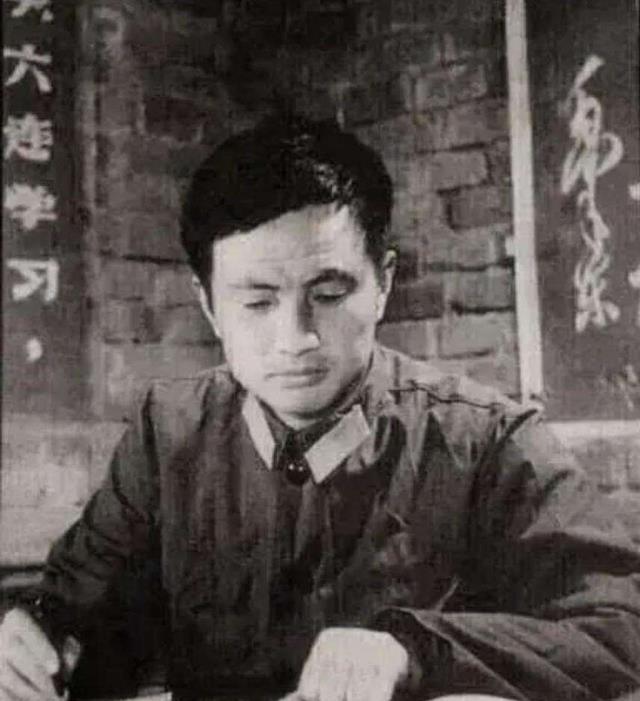 |24岁成省长女婿,亏损200万被踢开,2婚后任正非又找小40岁女秘书