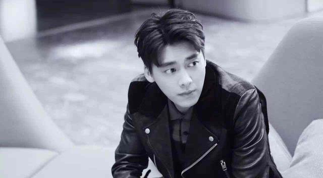 李易峰|李易峰事件的四个重点和三个思考，为何铤而走险？代价不止退圈