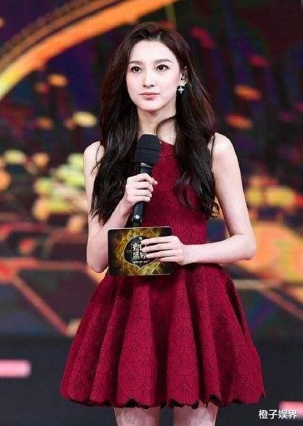 小沈阳|张柏芝舞台上扣子裂开,小沈阳一个动作暴露真实人品!