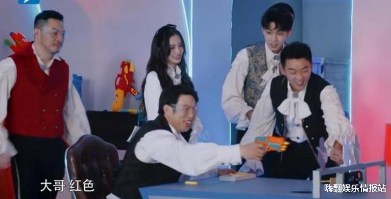 白梦妍|官微连发8条视频，推送秦霄贤和白鹿，网友怀疑这是又要凑CP？