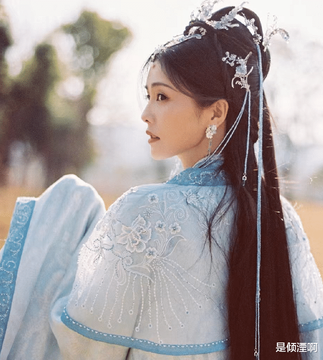 长月烬明|《长月烬明》双人海报曝光!罗云熙仙气白鹿惊艳,配角都是高颜值