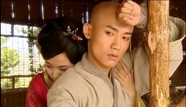 |沈傲君:拿200万向聂远求婚被拒,相亲嫁给外交官丈夫,生活幸福