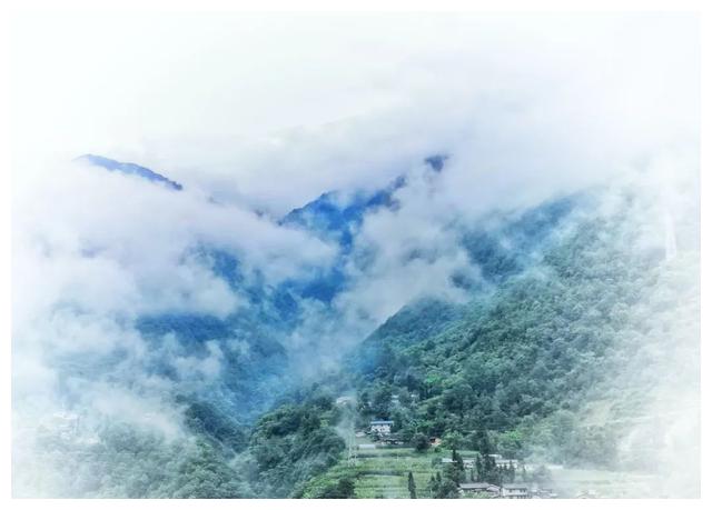 磨西古镇|地震前两个小时,她拍下了震中最美的雪山