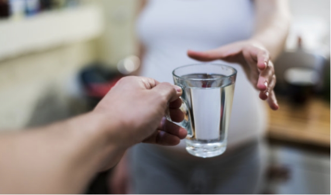 二甲双胍|早起空腹一杯水真的对身体有好处吗?原来还有讲究,看完涨知识了