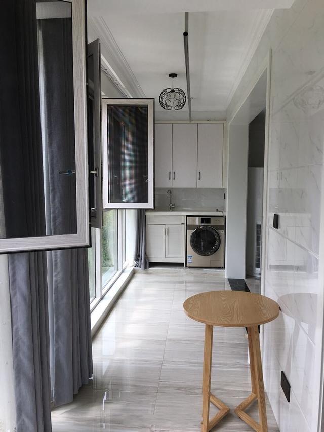 新房装修刚毕业,全屋贴砖特别干净利落,朋友来了都说第一次见