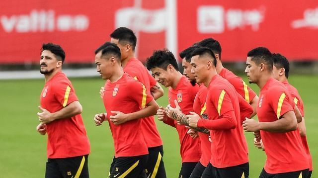 中超|2000万，海港拼满夺冠拼图，球迷褒贬不一：我们要的谁也抢不走