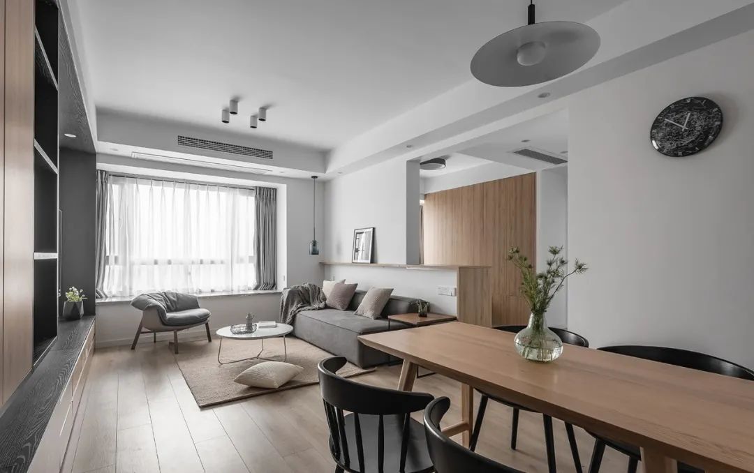 120m2爽朗现代家:用奶奶灰+原木色,解锁「新日式」极简生活