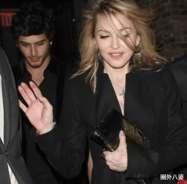 麦当娜|母子恋玩完！麦当娜与小35岁男友分手，13年来吃遍小鲜肉，一个比一个年轻