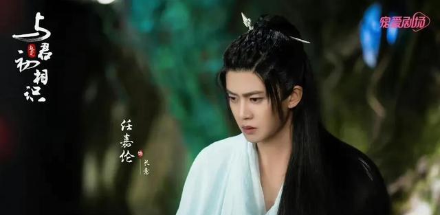 迪丽热巴|杨洋“撞”热巴:《且试》《与君》被曝定档3月,荣耀夫妇将对垒