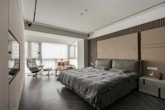 280㎡现代轻奢，开放式厨房与书房，生活空间时尚又宽敞