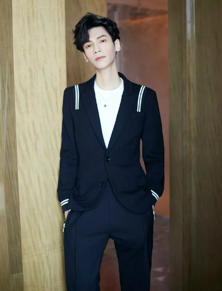 黄晓明|越瘦越难看的男明星:罗云熙幻灭,黄晓明泯然众人,张若昀变寡相