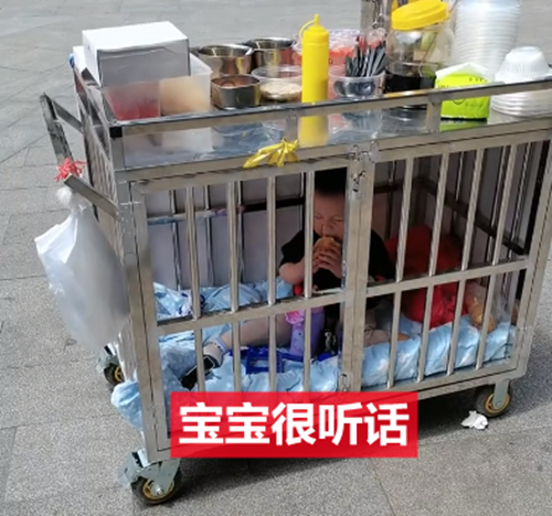 贵州:丈夫在家打游戏,妻子带两岁儿子出摊卖冰粉,想离不敢离