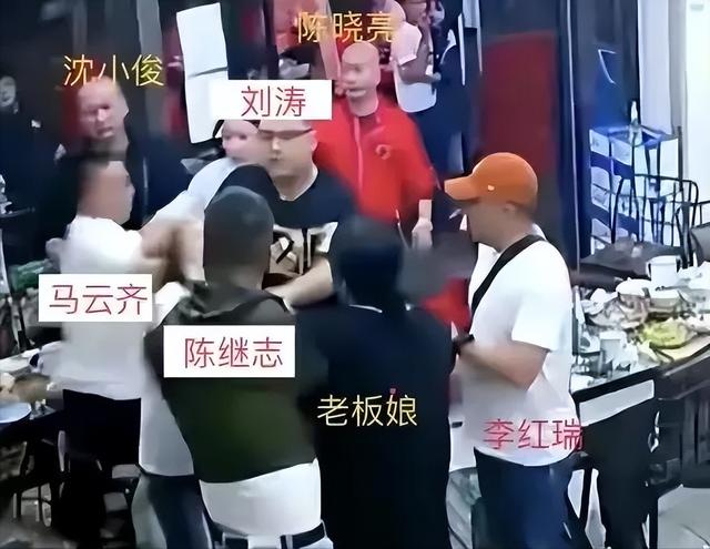 唐山打人事件进展,主犯陈继志或增加新罪名,女孩被打前细节曝光