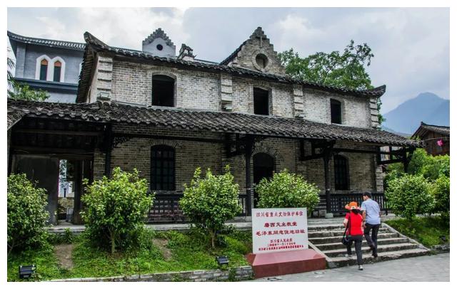 磨西古镇|地震前两个小时,她拍下了震中最美的雪山