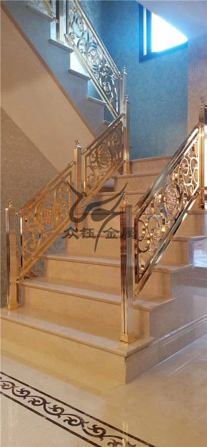 欧式铜艺楼梯护栏 别墅装修用这款铜板雕花护栏扶手