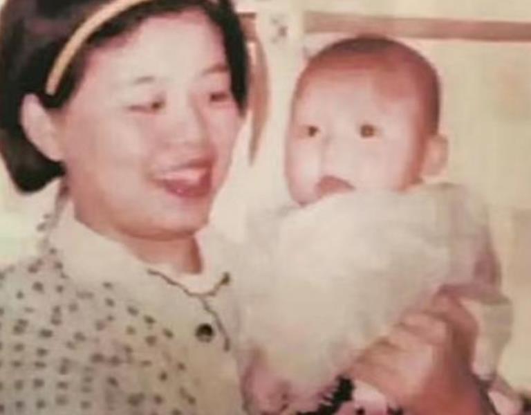 |杜粉给杜新枝母女亲手做衣服,一针一线太用心,被赞漂亮又大方