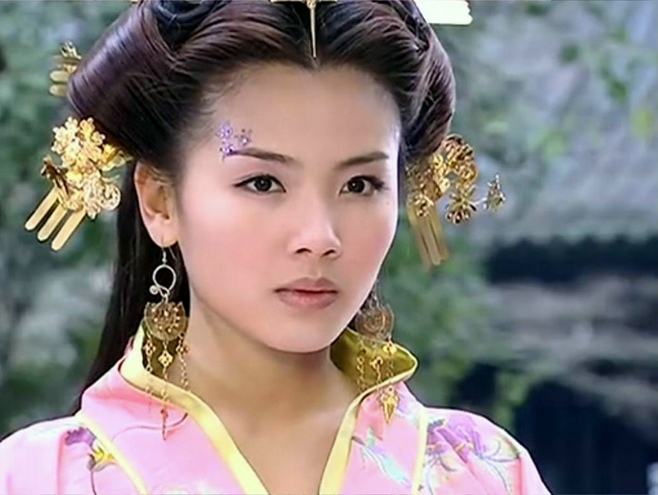 曾黎|影视剧里的画像,白素贞神似尔康,紫薇撞脸孔慈,曾黎惊为天人