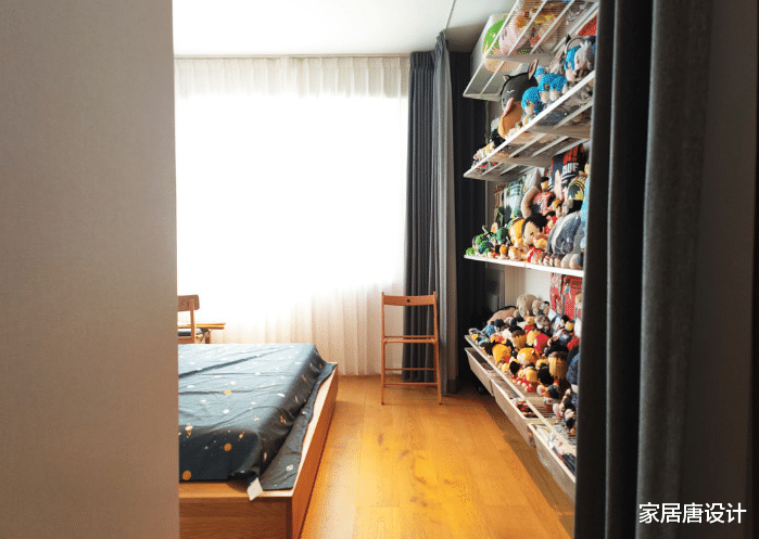 漫画爱好者的家,满足收纳需求,同时兼顾工作和生活