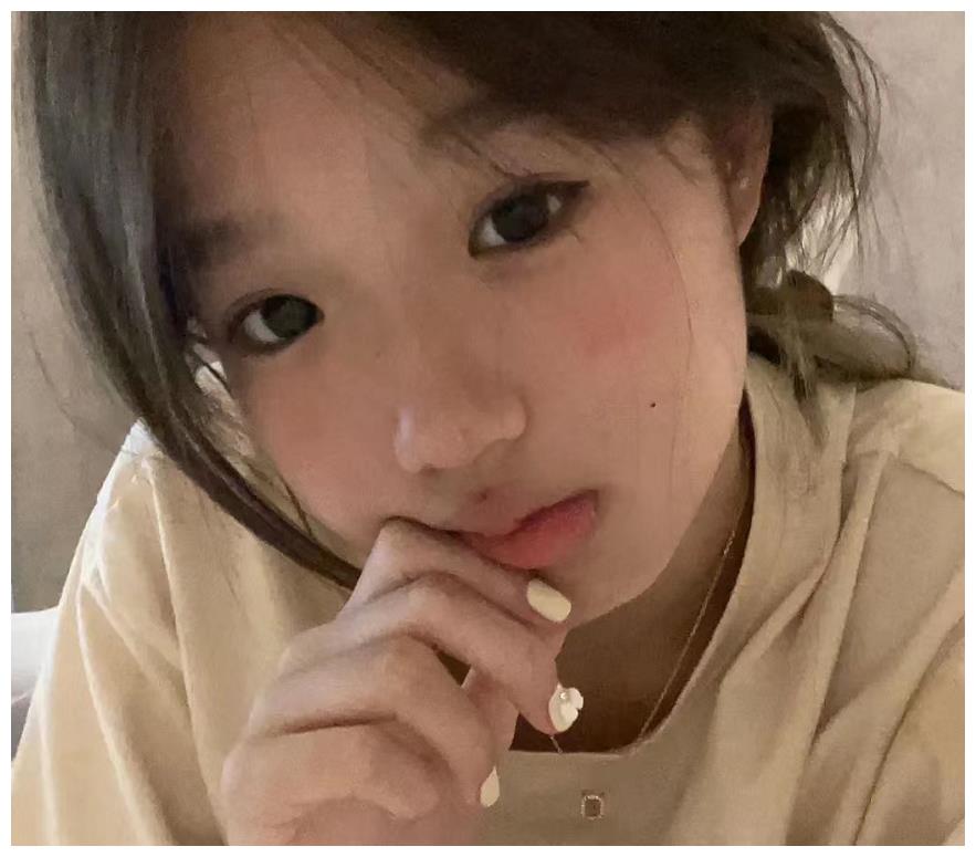 水果 钟丽缇13岁二女儿近照引关注！化妆美甲打扮成熟，高颜值太像妈妈