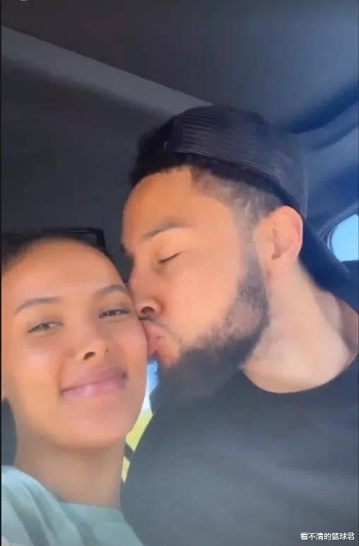 西蒙斯|如胶似漆！西蒙斯手术后就和未婚妻牵手逛街，秀鸽子蛋钻戒超开心