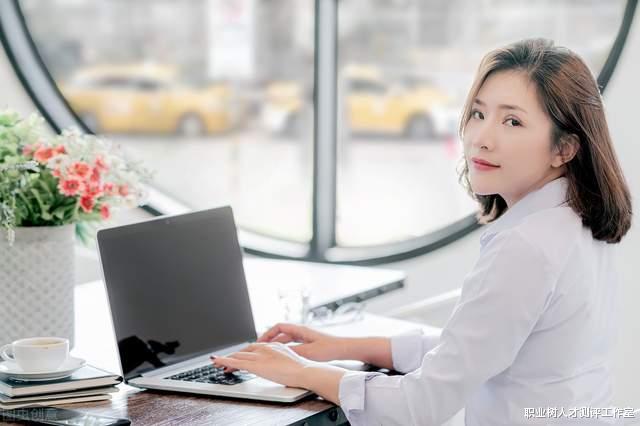 动力|职场心理测试：办公桌上缺少什么东西，测你工作中存在什么不足？