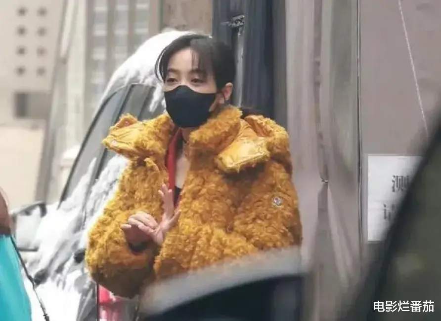 春晚|春晚二次联排：张小斐美目顾盼，邓超比心暖人，吉克隽逸红裙吸睛