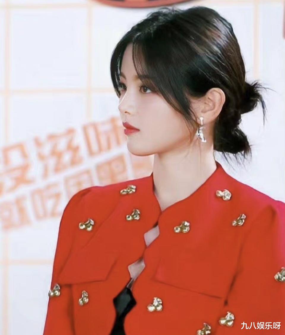 黑白配|三代女艺人直播，靠生图就能艳压全场