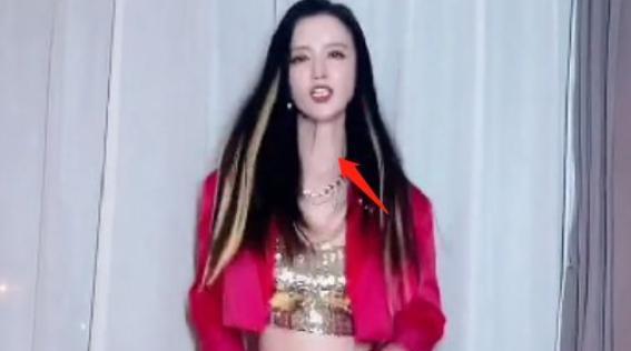 裴秀智|张萌开夸张特效热舞！下巴戳尖瘦脸开太大，脑袋大得像是芭比公主