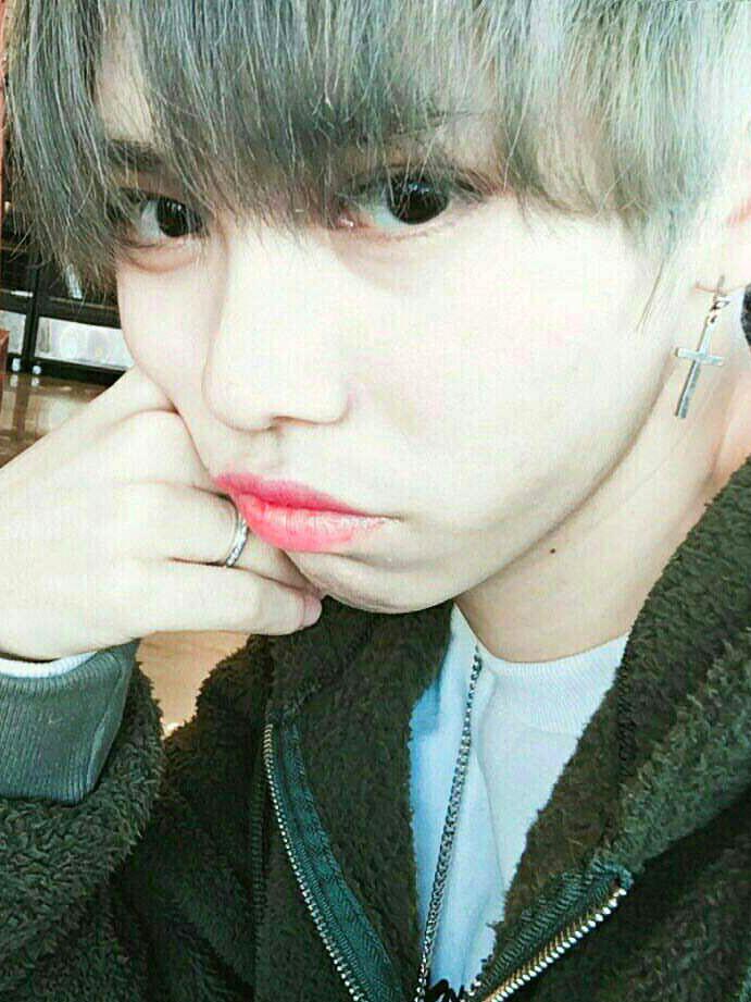 整形美容|韩国网站推荐受到女生欢迎的发型Best5，男生染发也要搽唇膏