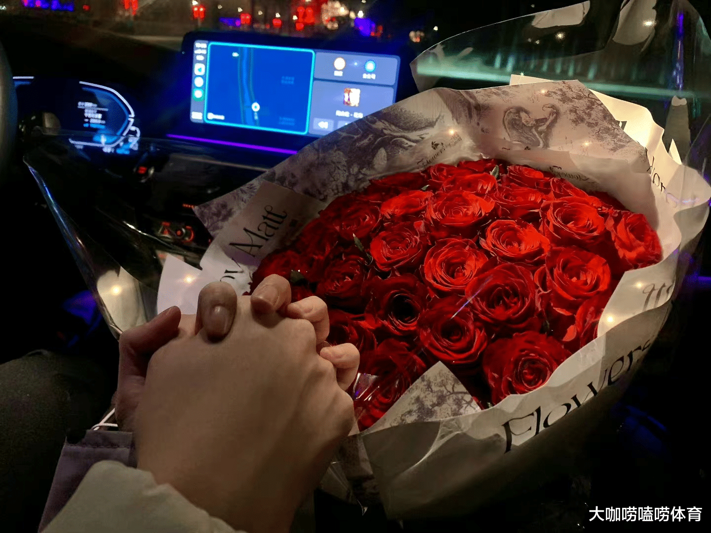|恭喜！28岁国乒名将公布恋情，与女友十指紧扣+共奏钢琴太甜蜜