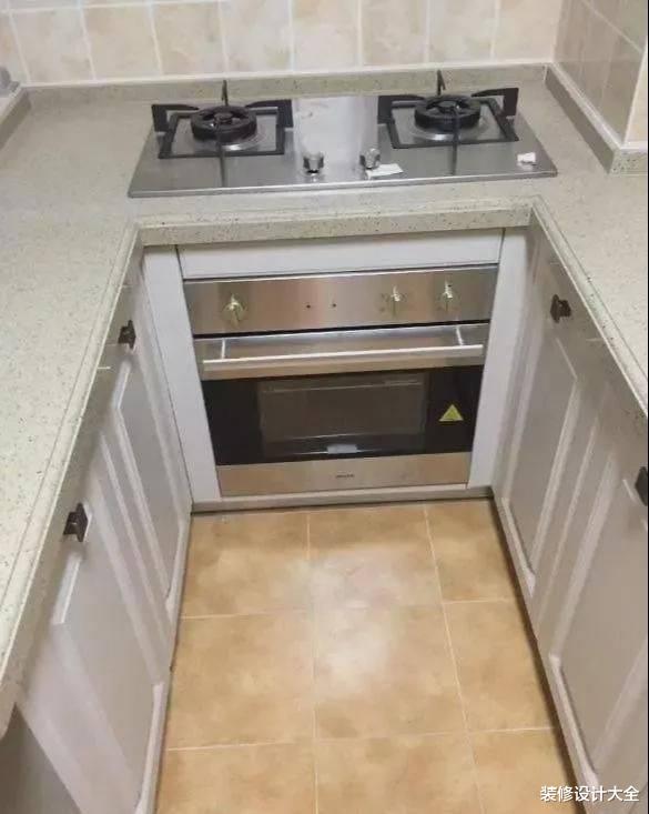 老公在厨房装了个隔板,好看又实用,邻居看了后纷纷效仿!