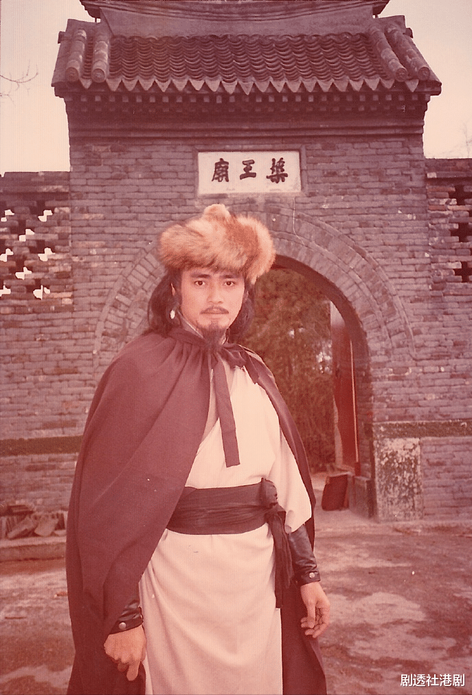 汤镇宗|入行40周年，66岁香港知名影星定居内地街头献唱，低调过退休生活