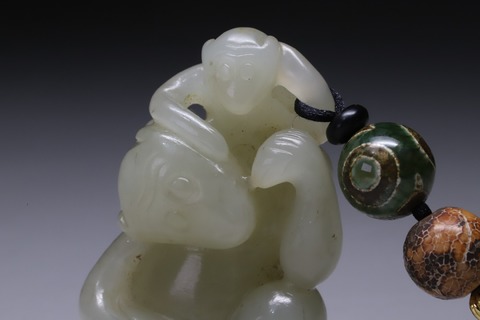 和田玉籽料|舊藏和田玉籽料“子母灵猴”.