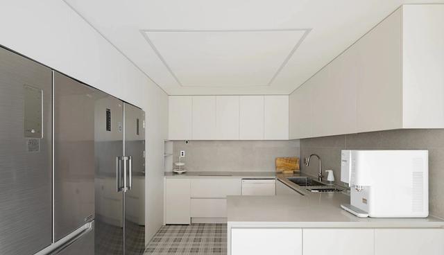 174一家4口,扔掉多余摆件,客厅只留沙发,整合空间又多一间房