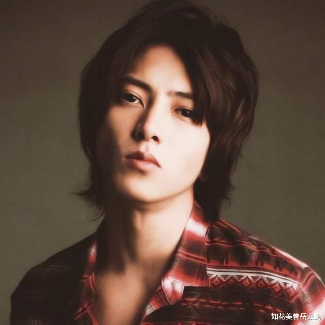 山下智久|日本国民男神近照曝光，脸颊凹陷像假人，网友：认不出来