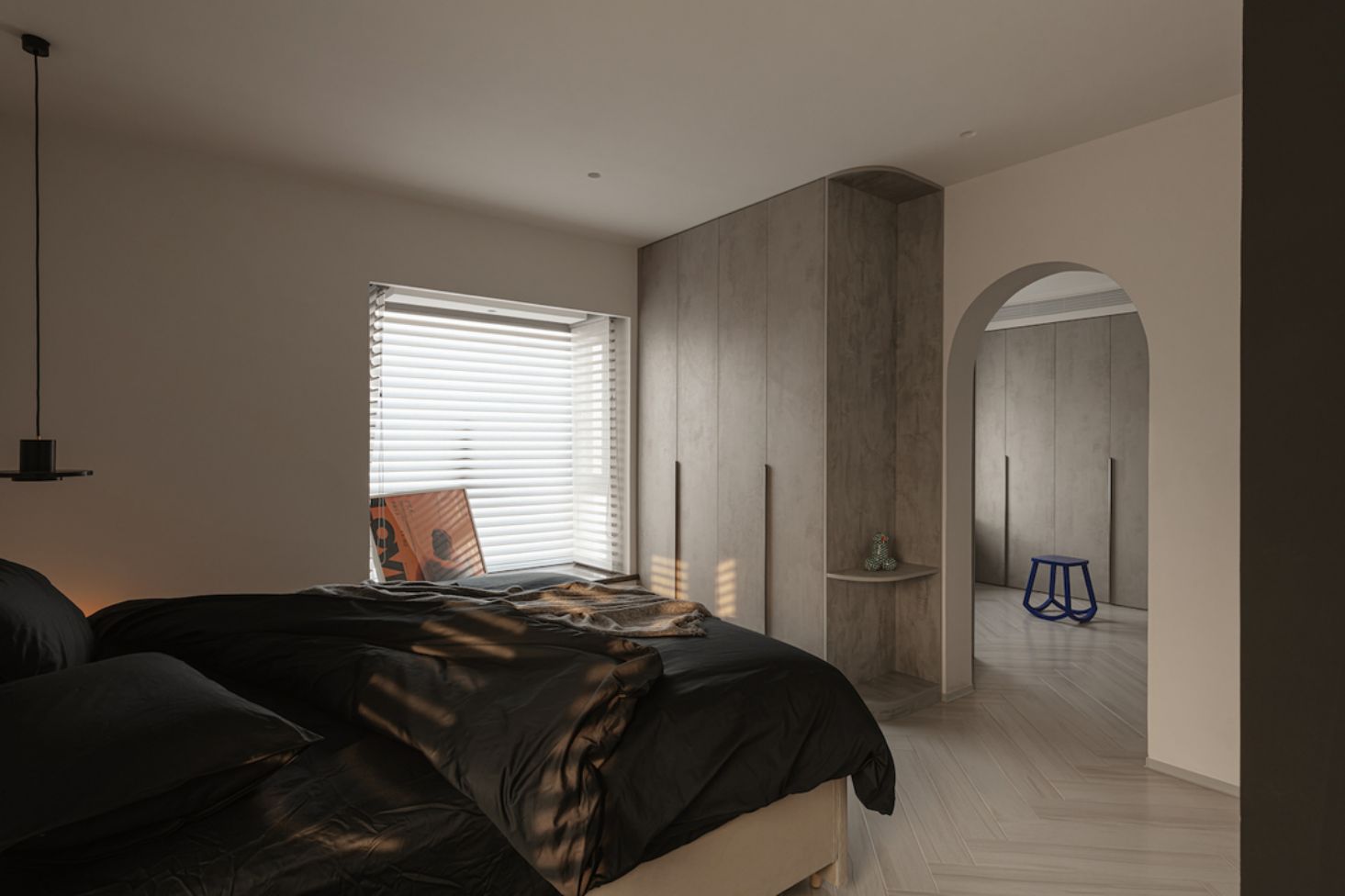 120㎡超大三居室，用克莱因蓝点缀，彰显独特时尚魅力