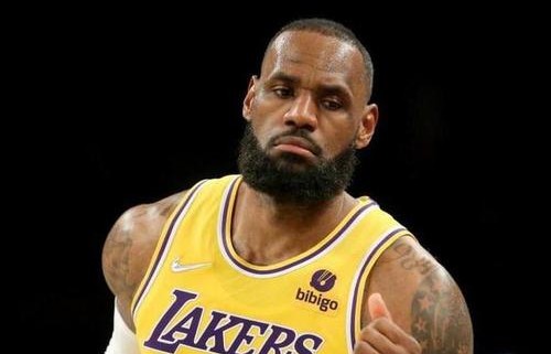勒布朗·詹姆斯|史密斯号召NBA禁赛詹姆斯，他侮辱我的父亲，当时真的想揍他