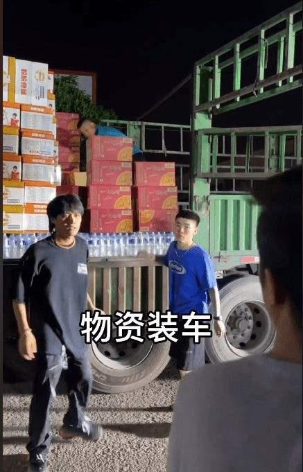 短视频|小杨哥到底啥背景？打游戏睡懒觉却能身价过亿，网红沦为副业？