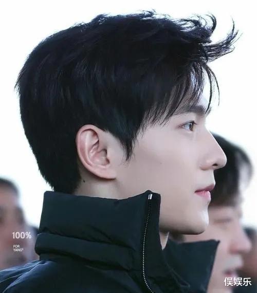 街拍|鼻子高挺，棱角分明，这3位男星的长相，完全长在女性的审美点上