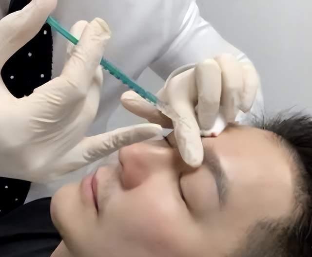 黄磊|曾经意气风发的翩翩公子,如今有人发福脸塌,有人变油腻中年大叔