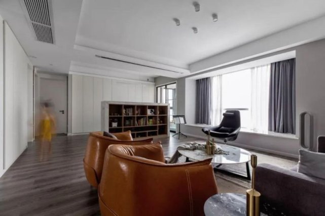 65平现代风二居室,厨房和餐厅隔断成工艺品展示柜美观又实用