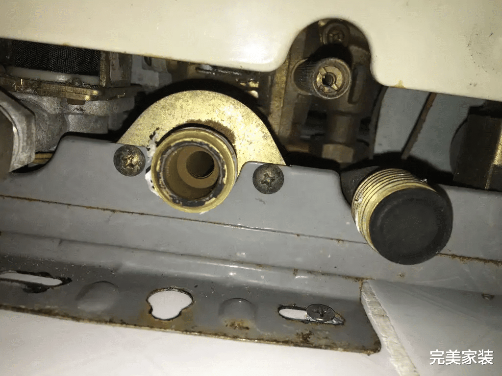 为什么电热水器的水流越来越小？先解决2个根源，再疏通堵点